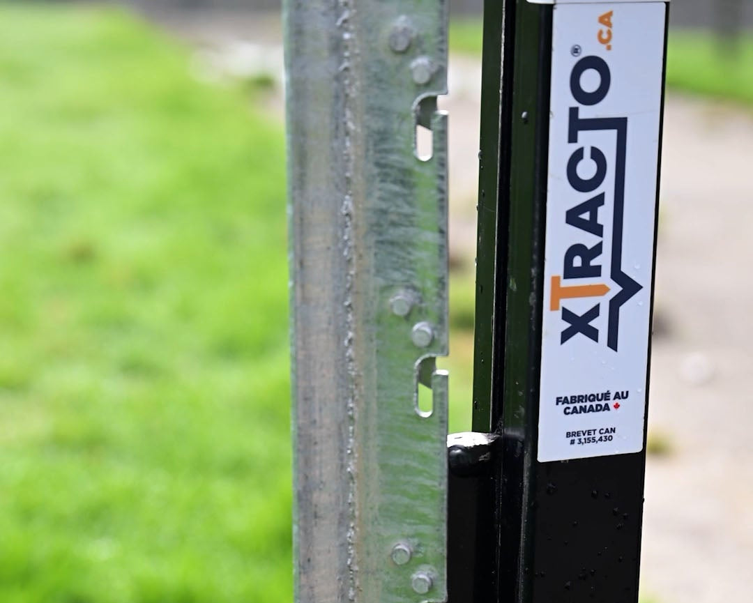 Clipex fence post being removed with Xtracto