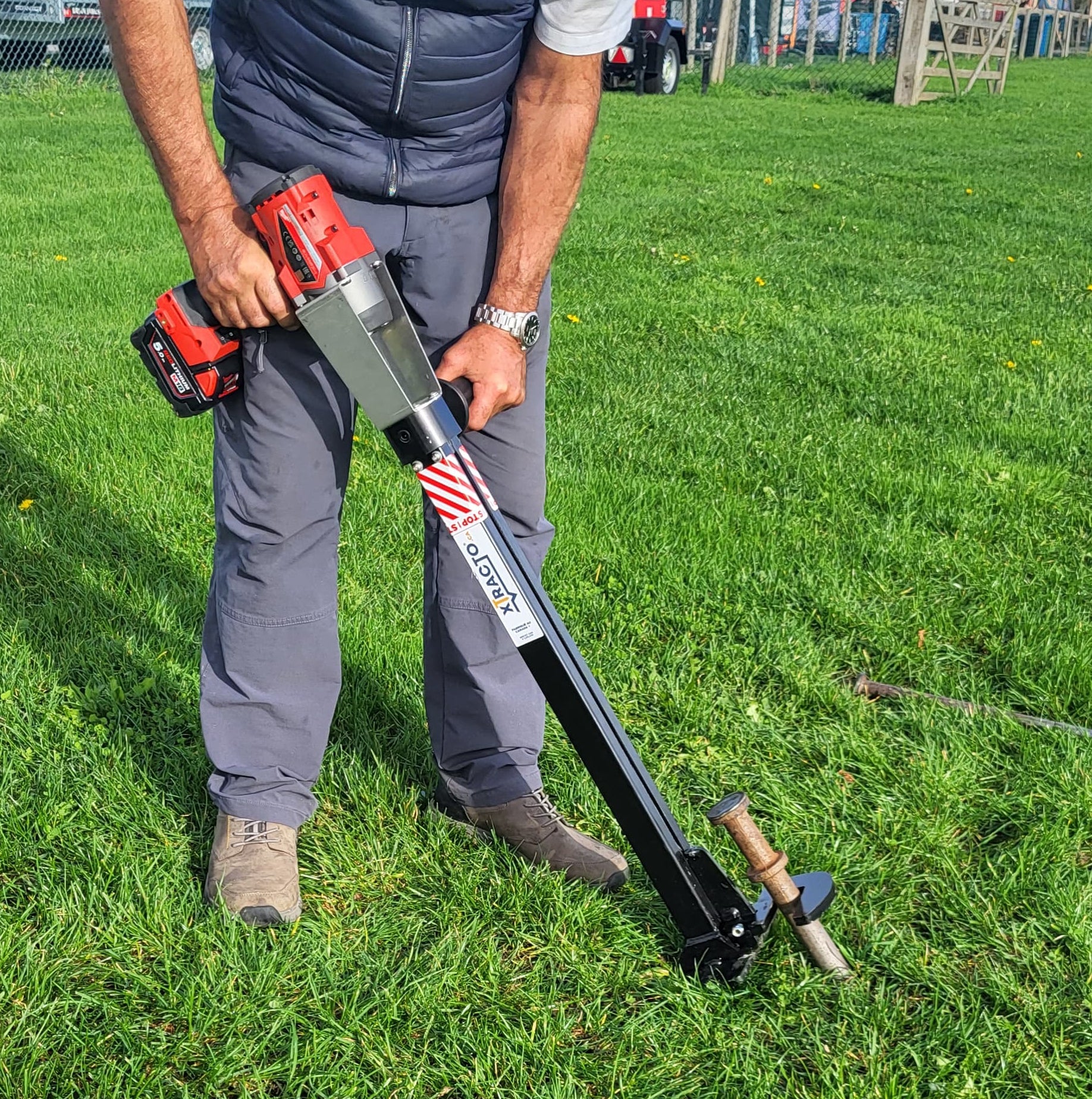 Xtracto removing a 30mm Marquee Pin