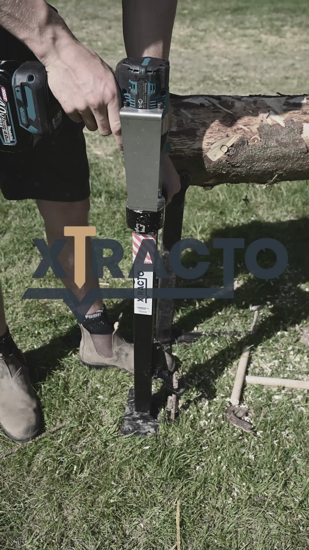 Carica il video: Xtracto in action pulling out pins posts and small tree saplings